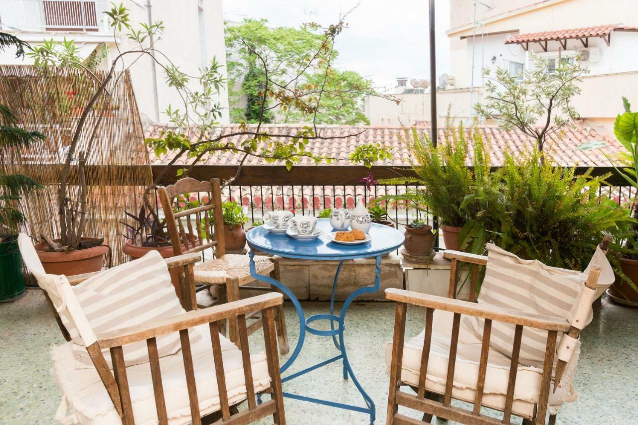 Stylish Flat With Veranda In The Heart Of Athene Buitenkant foto