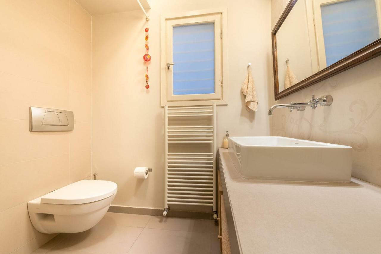 Stylish Flat With Veranda In The Heart Of Athene Buitenkant foto