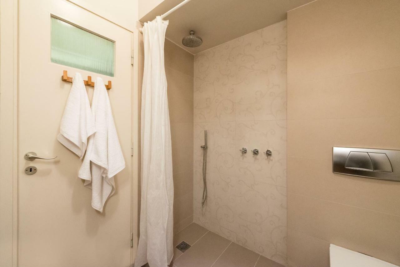 Stylish Flat With Veranda In The Heart Of Athene Buitenkant foto